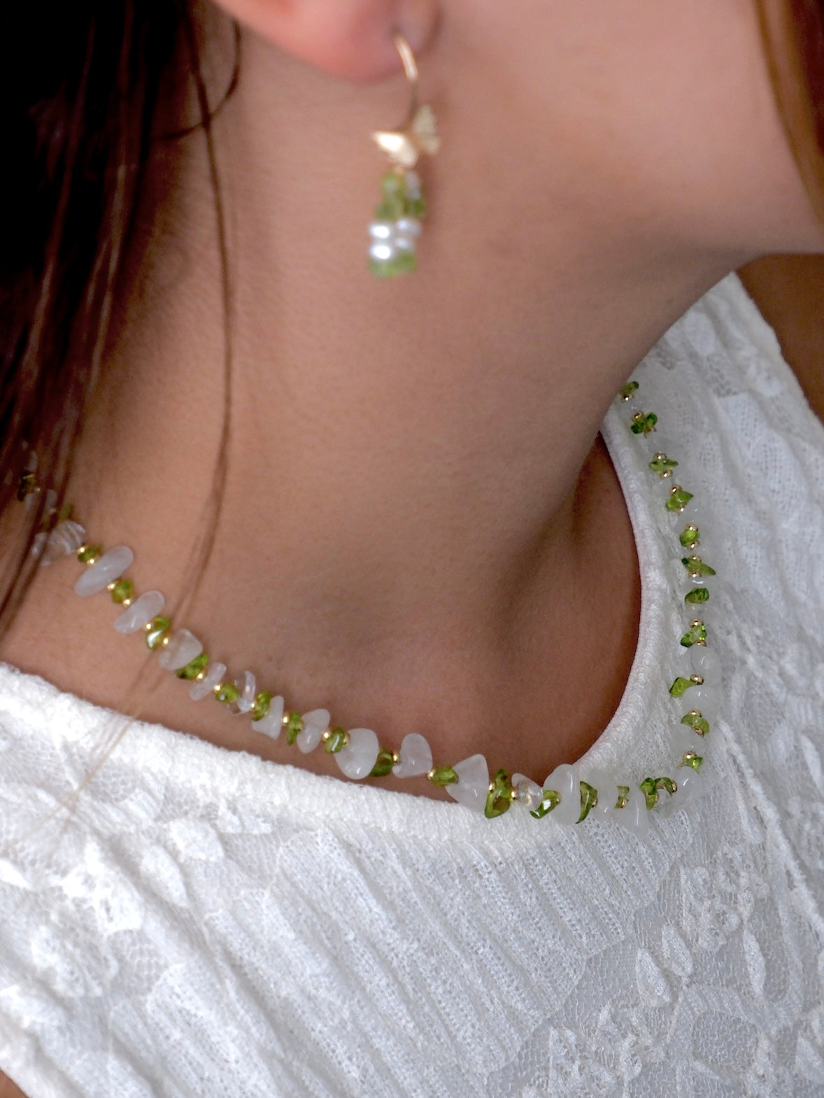 Halsband Glänta - Vit Kvarts & Peridot