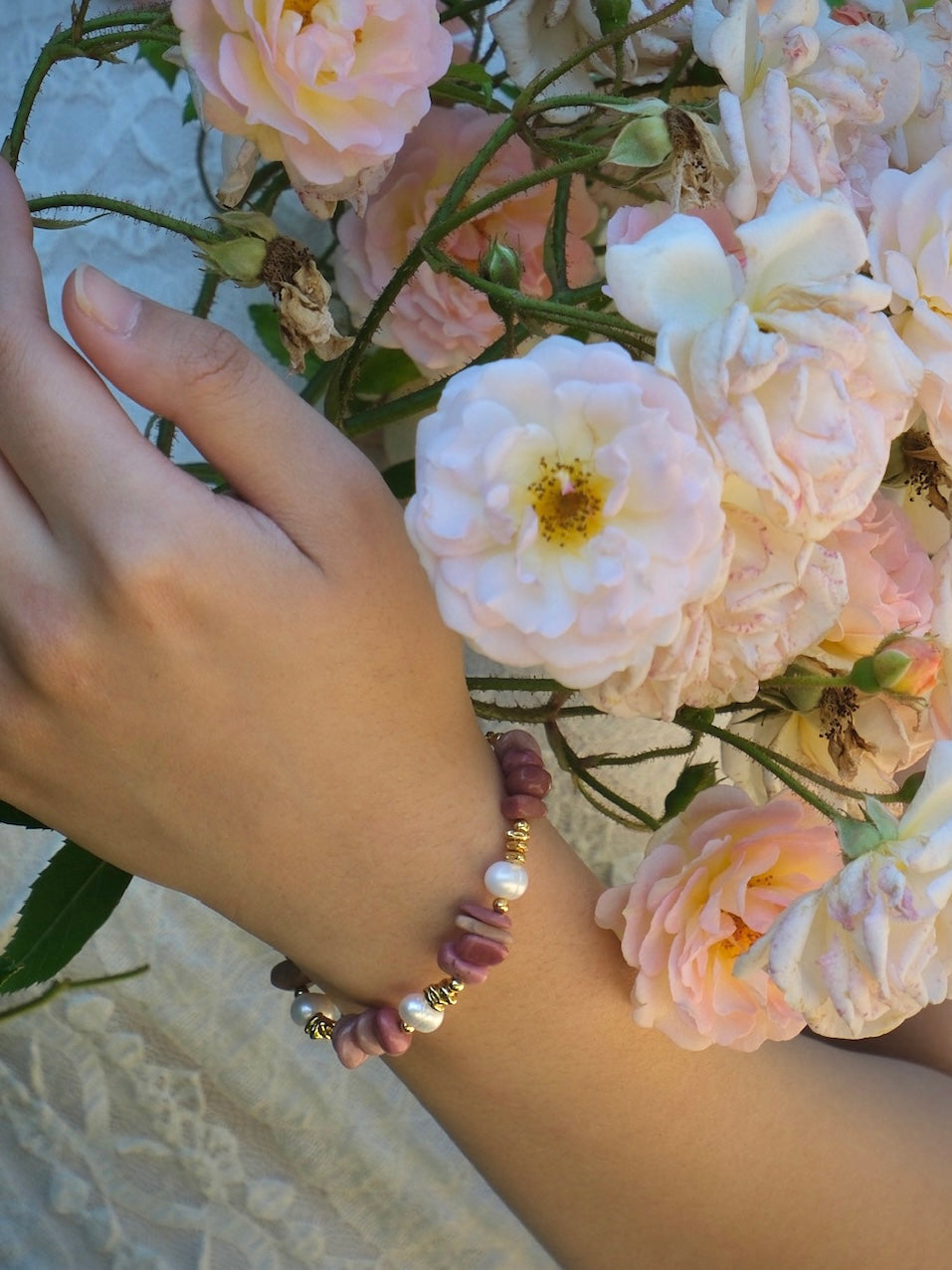Armband Floraison - Rodokrosit & sötvattenspärla