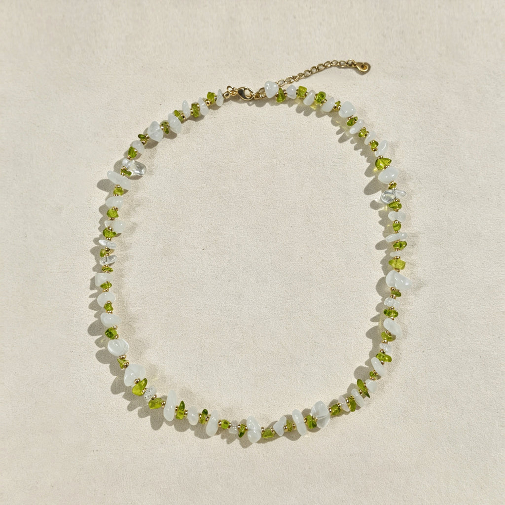 Halsband Glänta - Vit Kvarts & Peridot